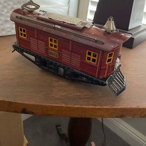 1932 American FlyerTrain set - Locomotive, 3 Passenger Cars with metal tracks